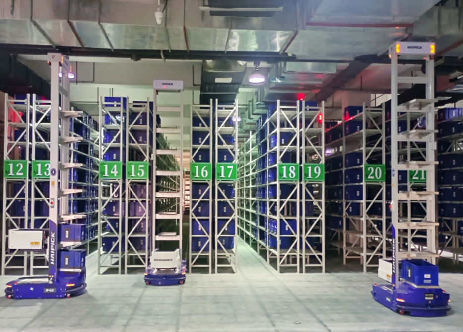 28台料箱机器人在某大型医药物流中心的应用